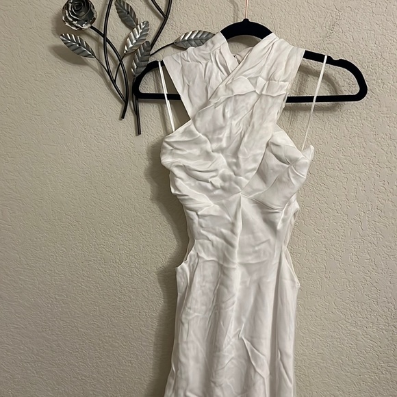 Bardot Wyn Satin Halter Dress in orchid white - Picture 5 of 16